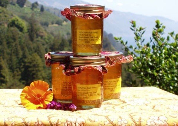  Miel de montagne emballé dans des bocaux en verre