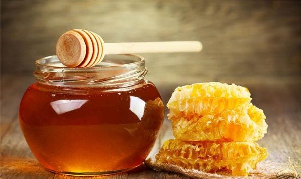  Miel naturel frais avec des rayons de miel