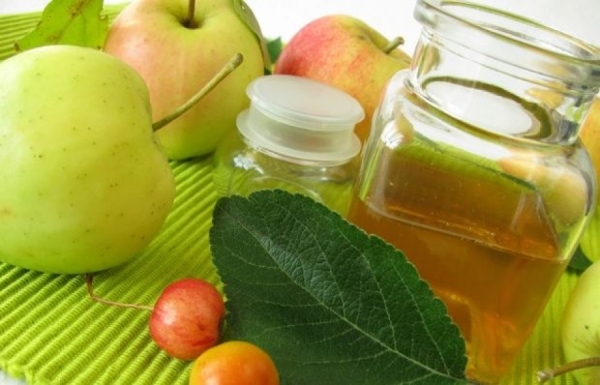  Le vinaigre peut être fabriqué à partir de pommes non mûres, utilisées dans la cuisine et la médecine traditionnelle.
