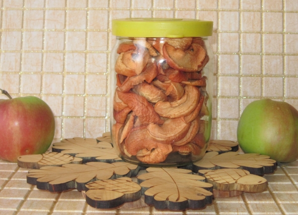  Les pommes séchées contiennent des vitamines, des macro et des micronutriments bénéfiques pour l'homme.