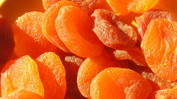  L'abricot à joues rouges peut être conservé sous forme séchée (abricots séchés)