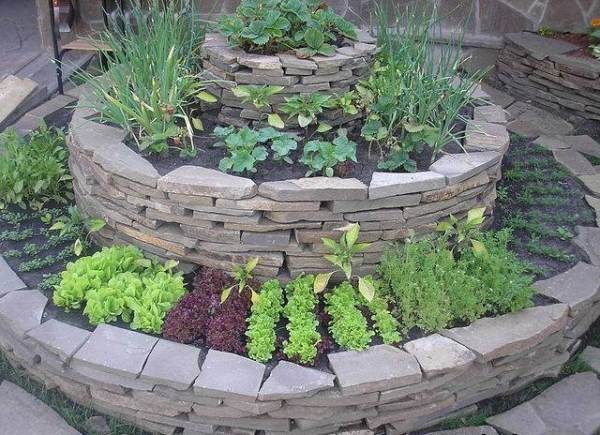  Lit de jardin à plusieurs niveaux en pierre ronde