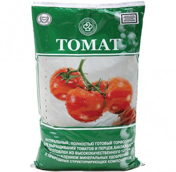  Pour débarquer et cueillir les plants, il est préférable d’utiliser un sol préparé pour les tomates.